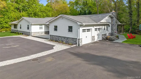 26 Dolly Cam Lane Old Brookville NY 11545
