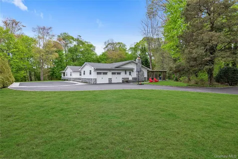 26 Dolly Cam Lane Old Brookville NY 11545