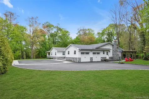 26 Dolly Cam Lane Old Brookville NY 11545