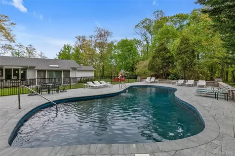 26 Dolly Cam Lane Old Brookville NY 11545