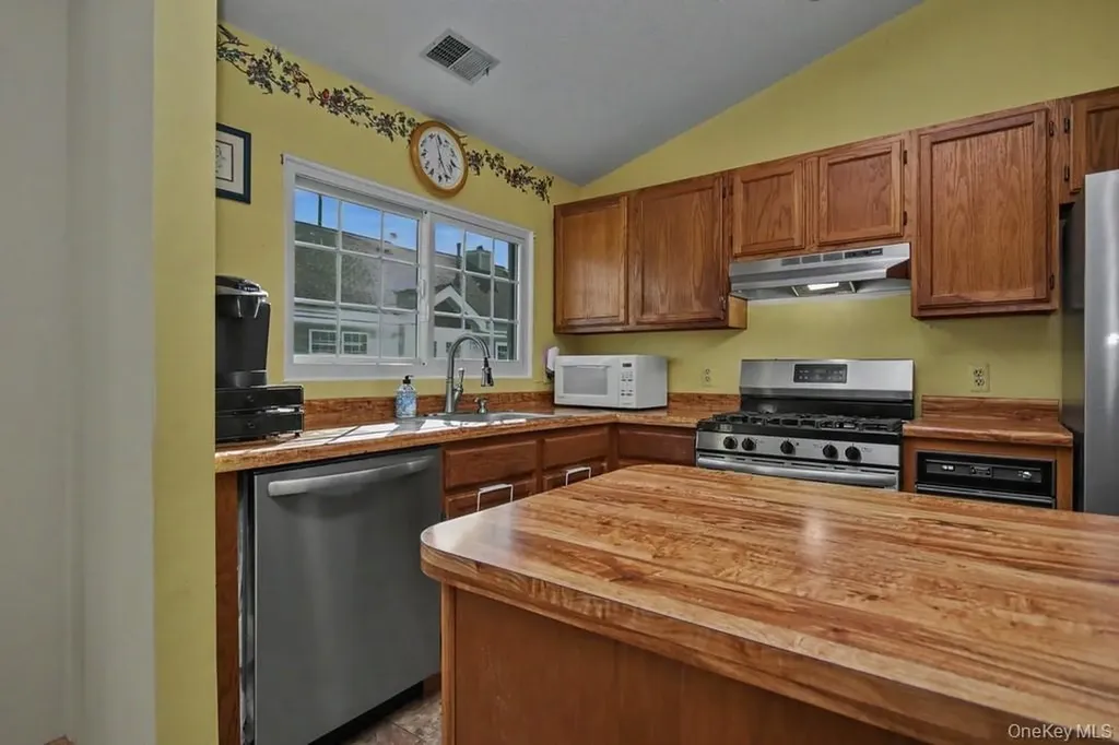 2323 Whispering Hills Chester NY 10918