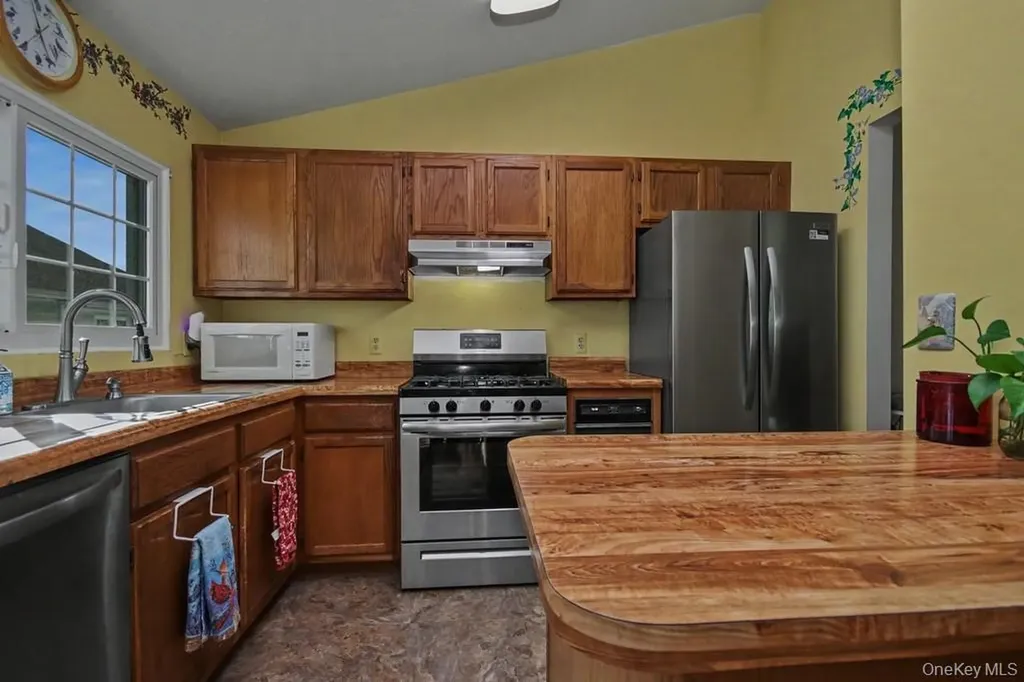 2323 Whispering Hills Chester NY 10918