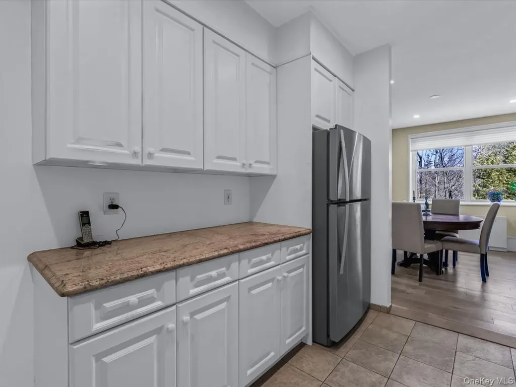 1 Kensington Gate Great Neck NY 11021