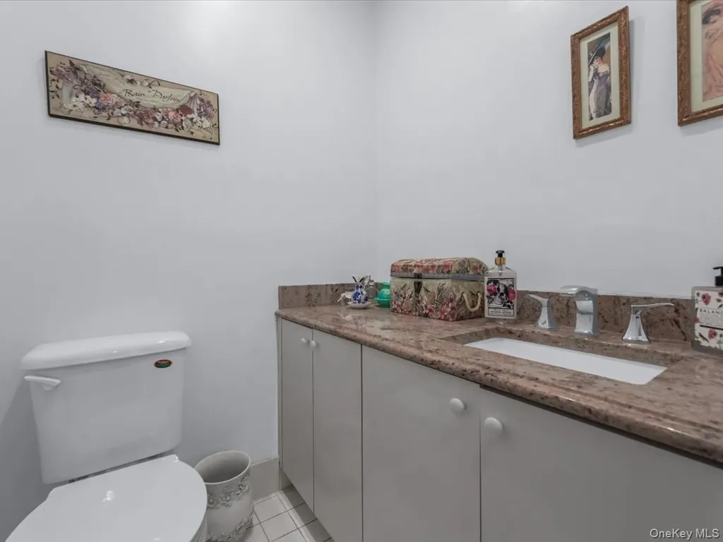 1 Kensington Gate Great Neck NY 11021