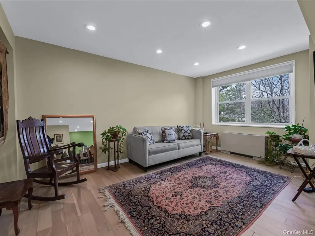1 Kensington Gate Great Neck NY 11021
