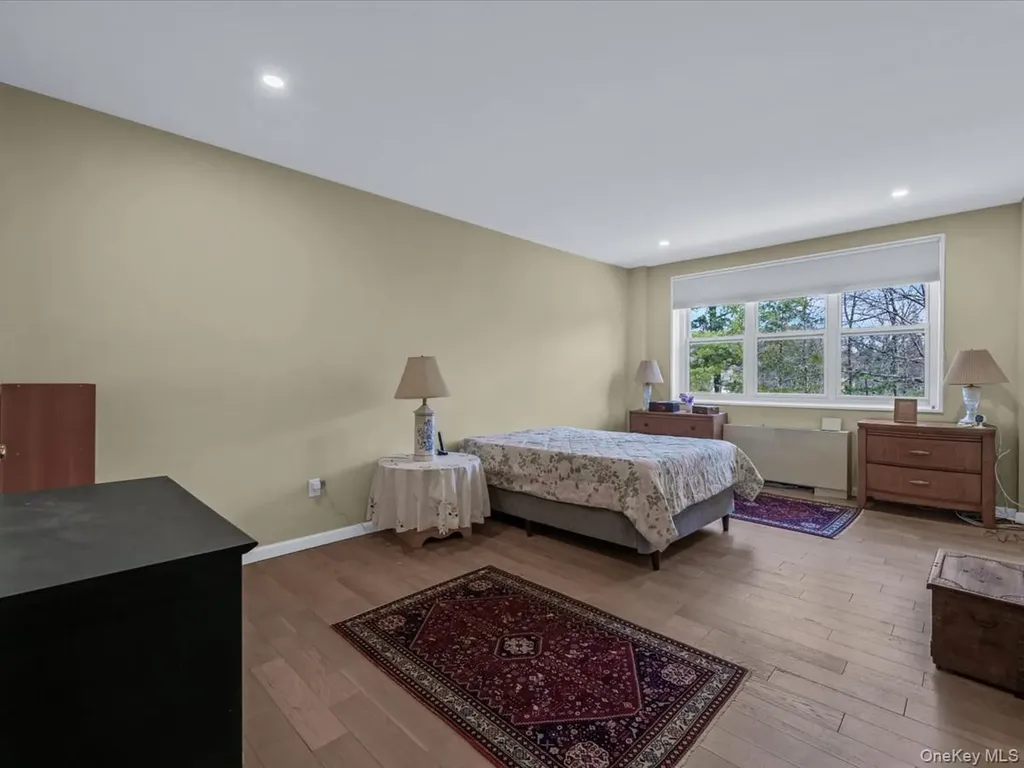 1 Kensington Gate Great Neck NY 11021