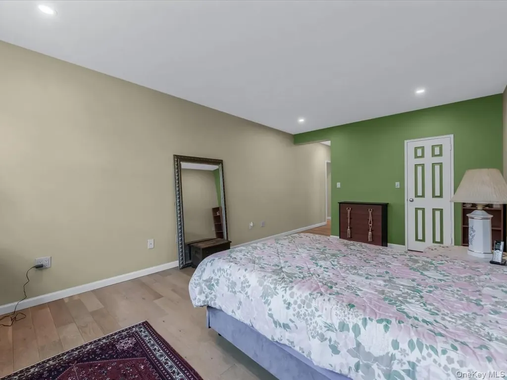 1 Kensington Gate Great Neck NY 11021