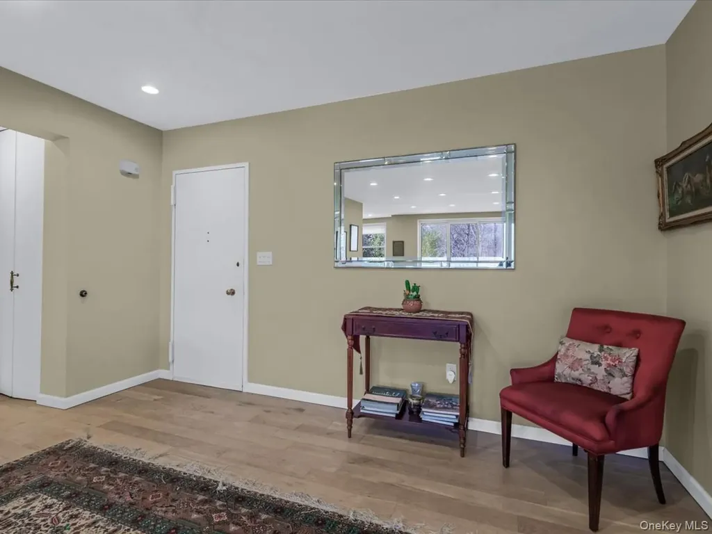 1 Kensington Gate Great Neck NY 11021
