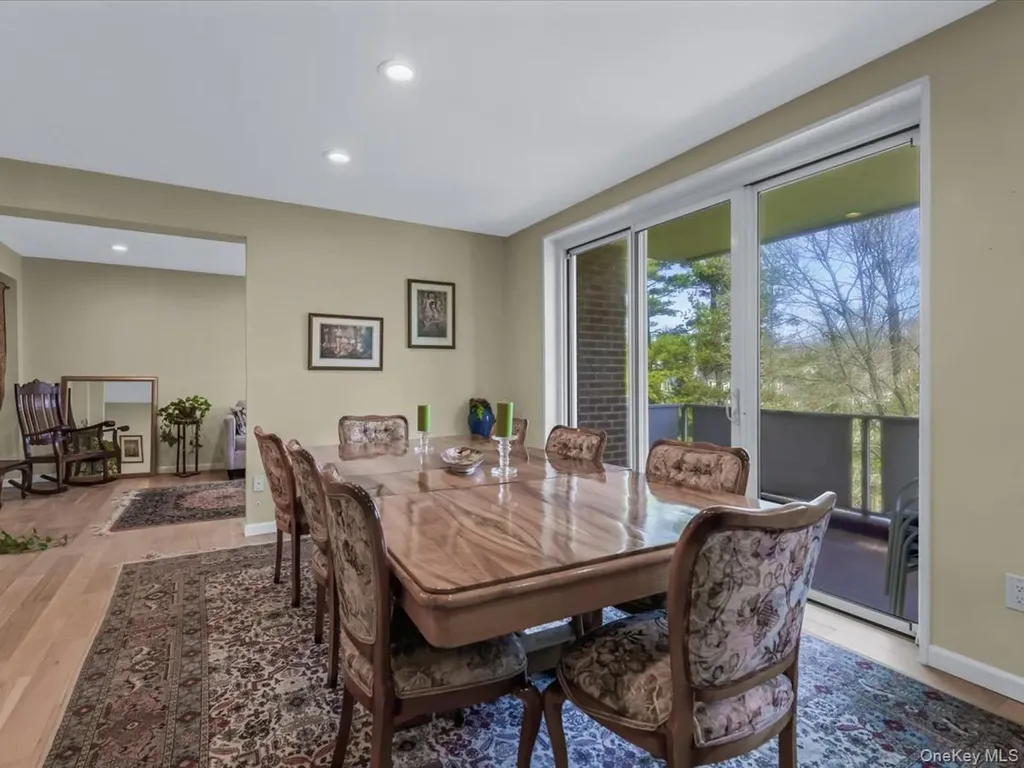 1 Kensington Gate Great Neck NY 11021