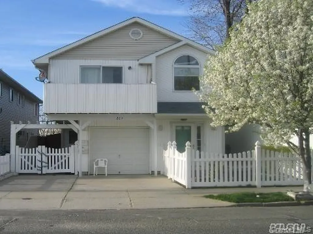 265 E Pine Street Long Beach NY 11561