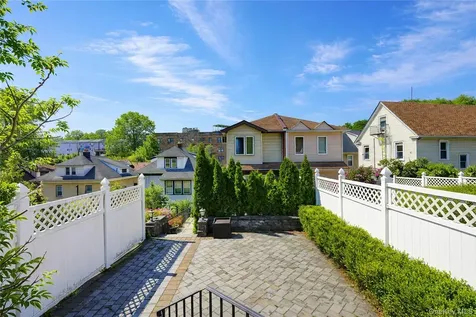 40 Creston Place Staten Island NY 10304