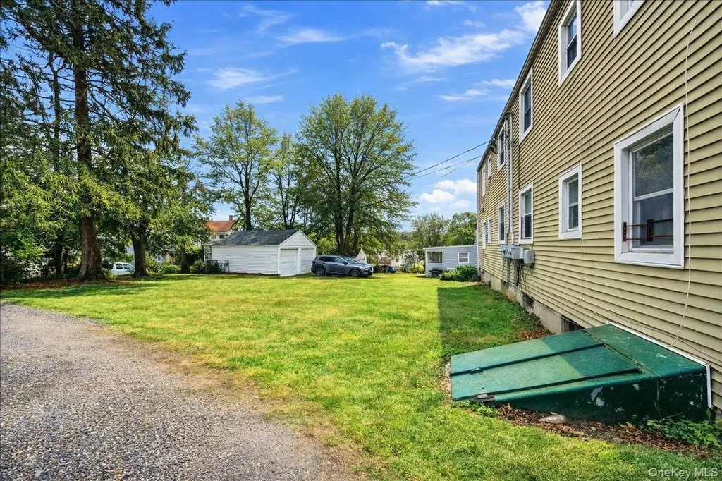 18 Vernon Terrace Poughkeepsie NY 12601