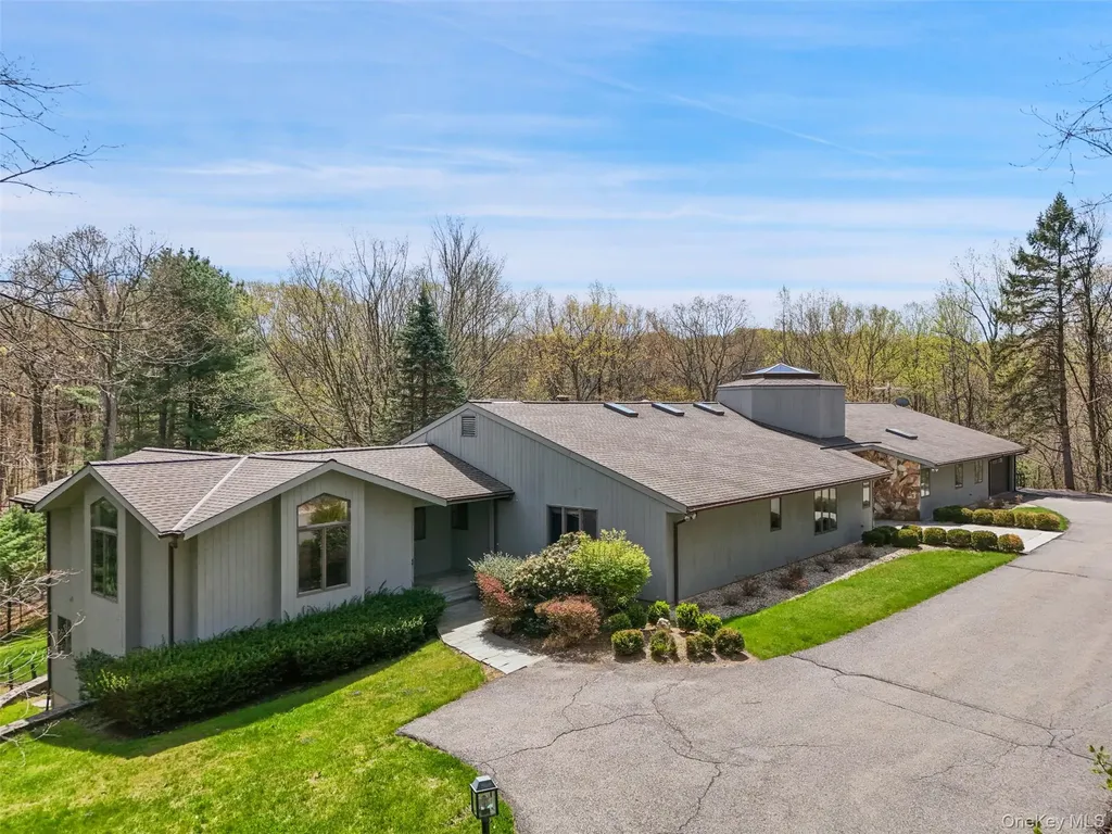 68 Old Aspetong Road Katonah NY 10536