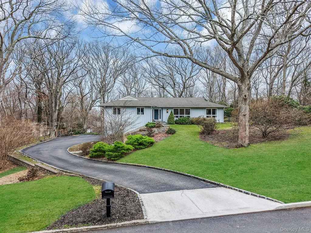 14 Cordwood Path Shoreham NY 11786