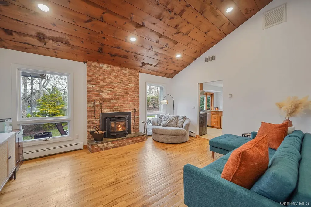14 Cordwood Path Shoreham NY 11786