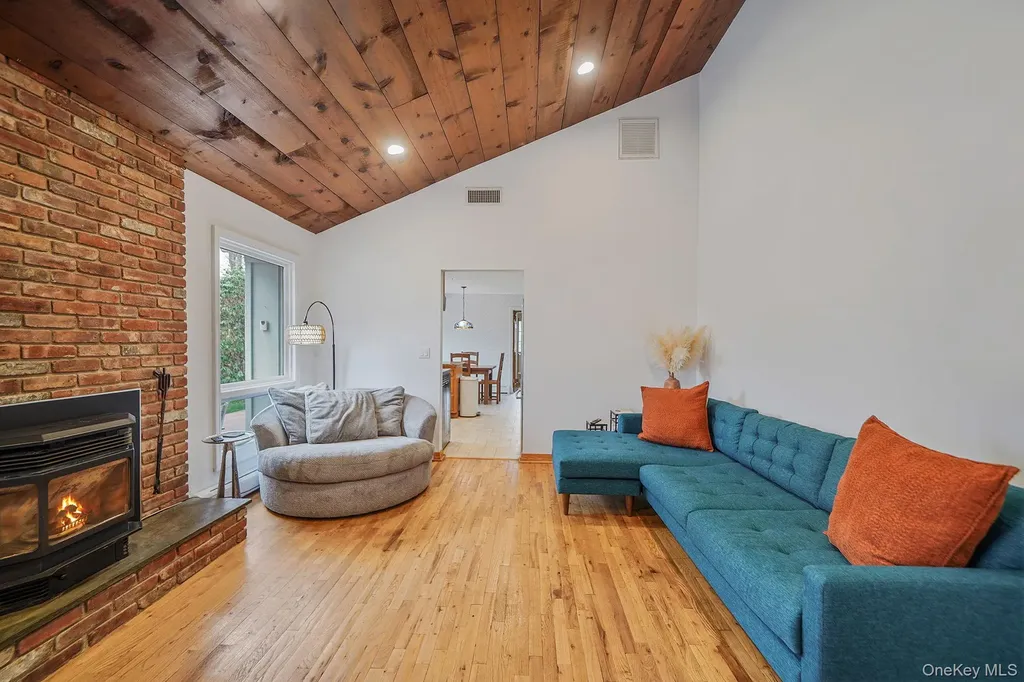 14 Cordwood Path Shoreham NY 11786