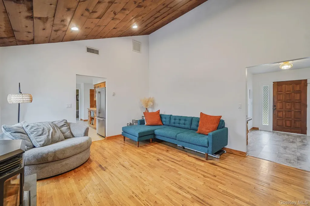 14 Cordwood Path Shoreham NY 11786