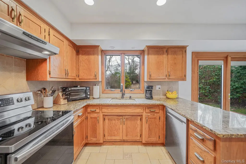 14 Cordwood Path Shoreham NY 11786