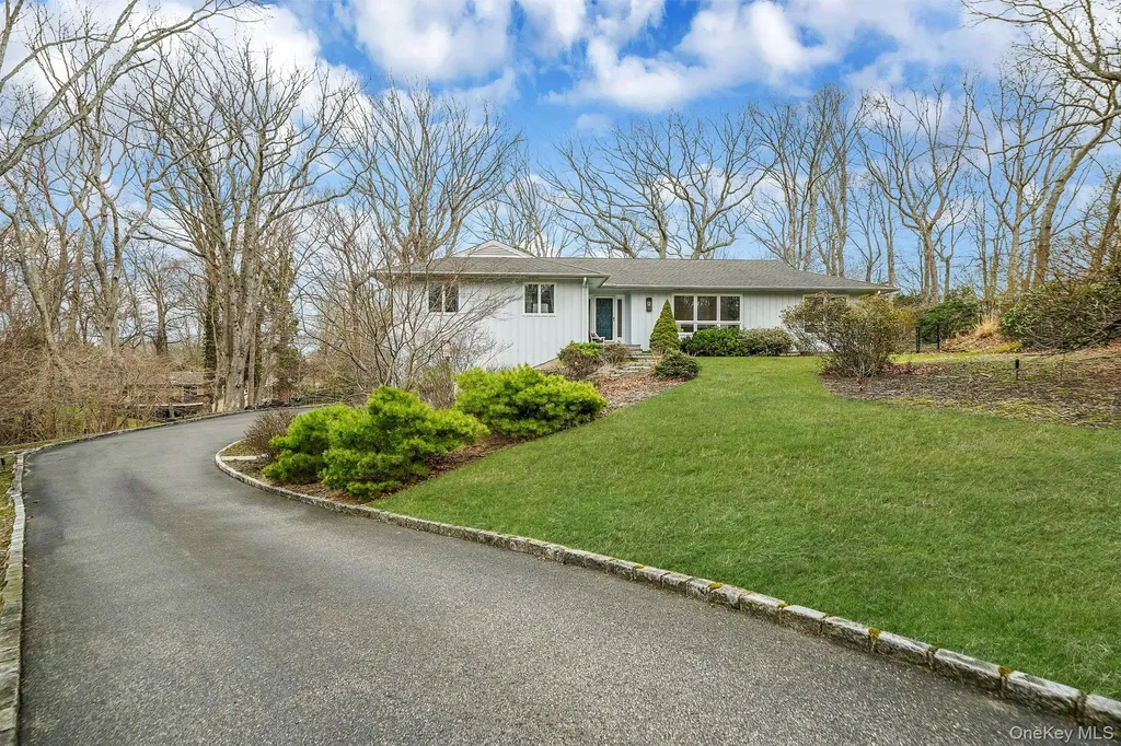 14 Cordwood Path Shoreham NY 11786