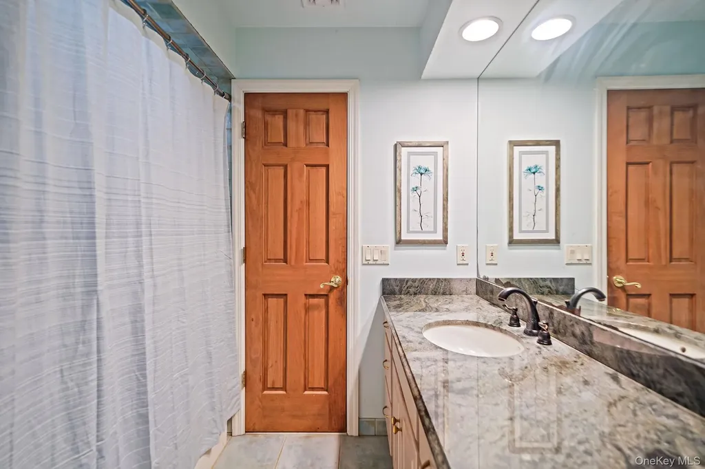 14 Cordwood Path Shoreham NY 11786