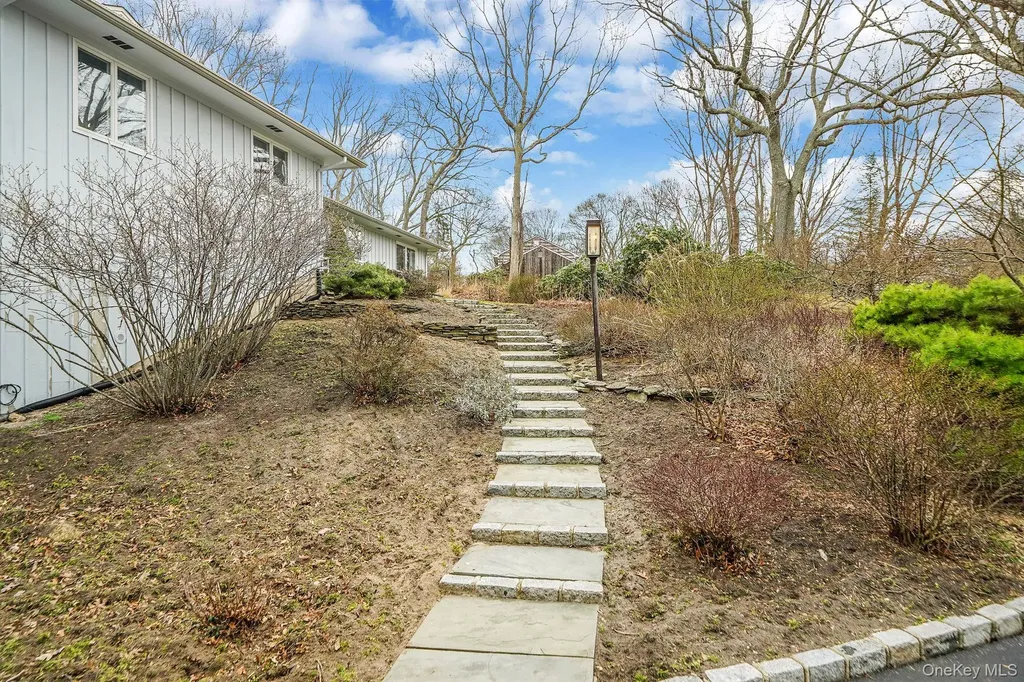 14 Cordwood Path Shoreham NY 11786