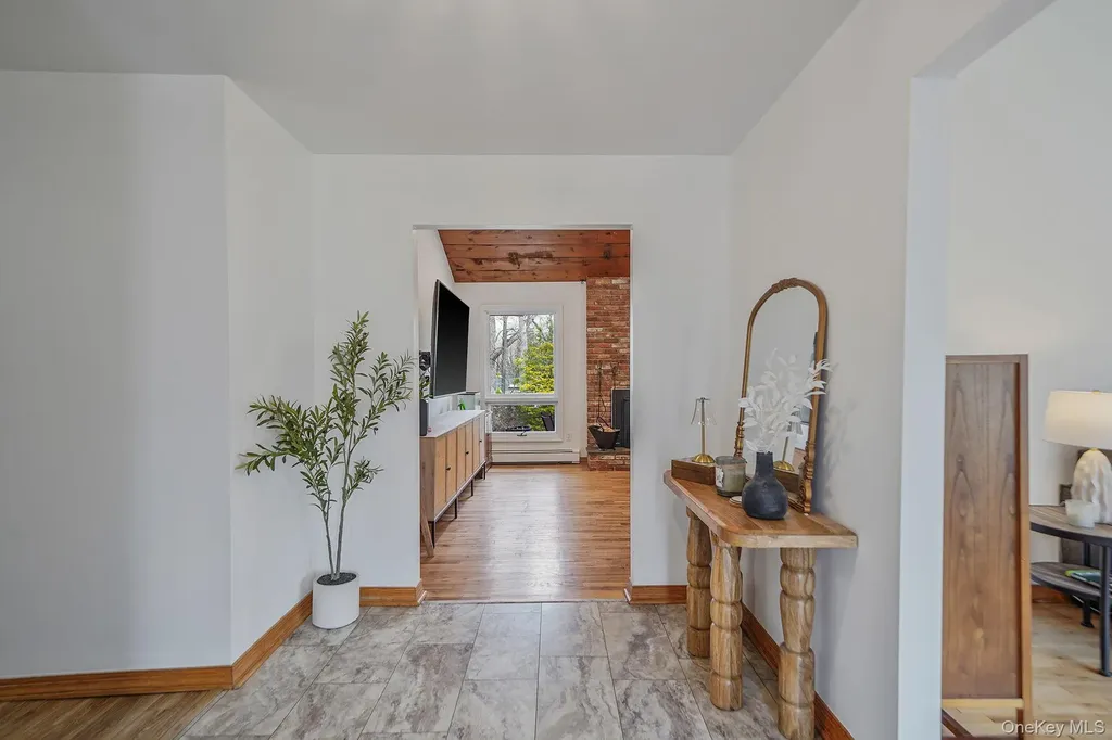 14 Cordwood Path Shoreham NY 11786
