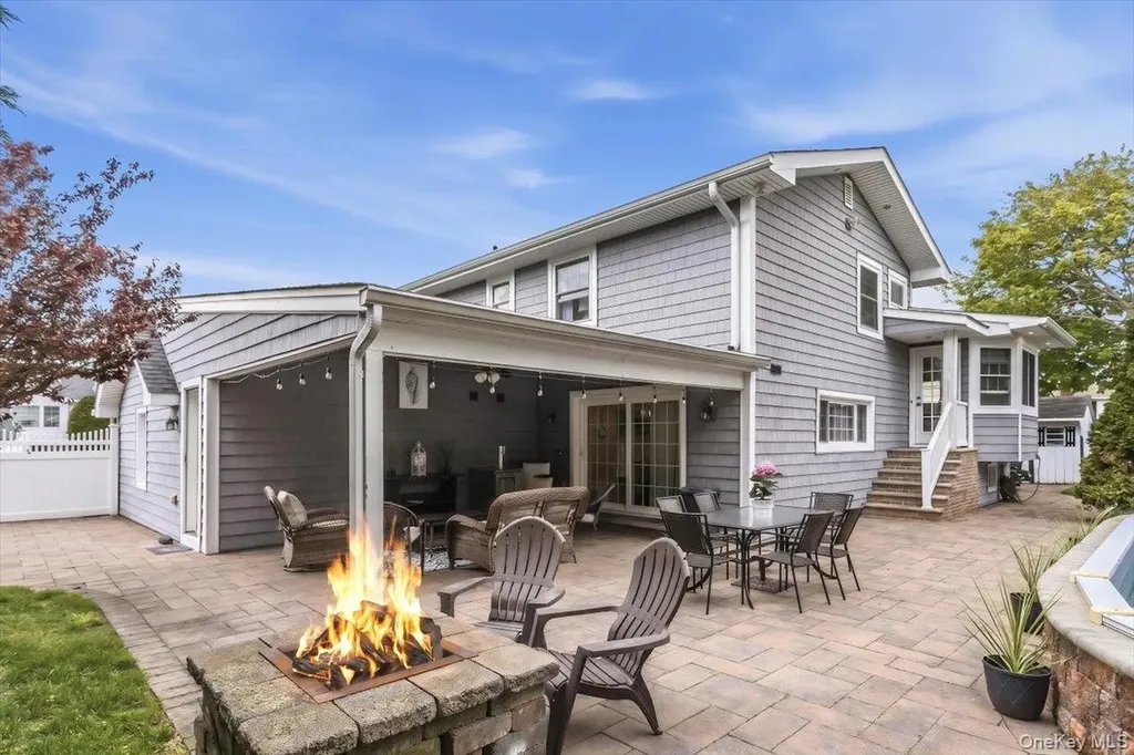 113 Harborview Drive Massapequa NY 11758