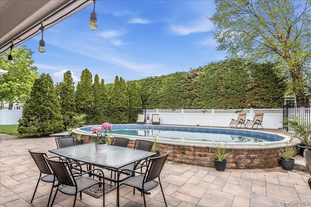 113 Harborview Drive Massapequa NY 11758