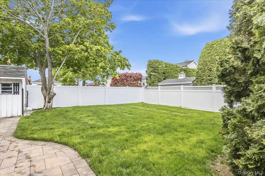 113 Harborview Drive Massapequa NY 11758
