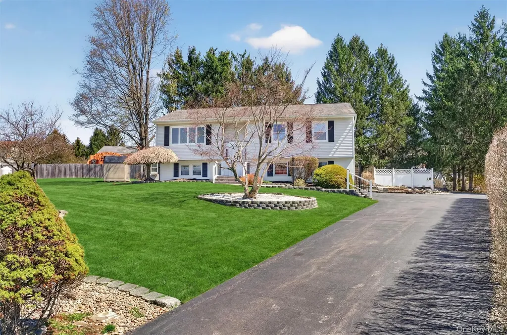 8 Puritan Lane Blooming Grove NY 10992