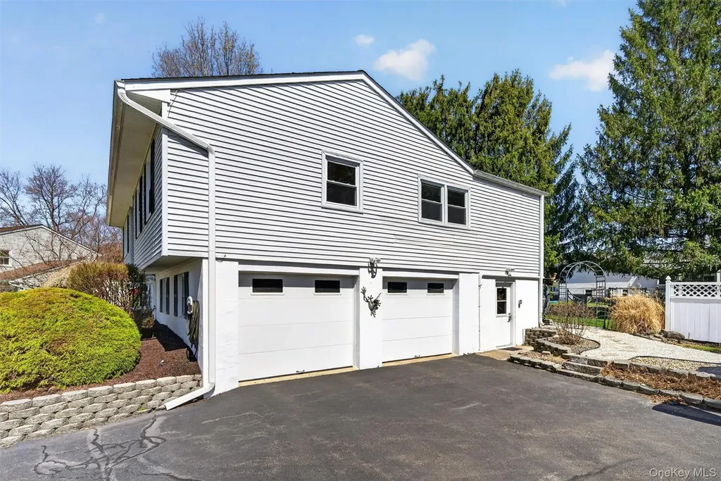 8 Puritan Lane Blooming Grove NY 10992