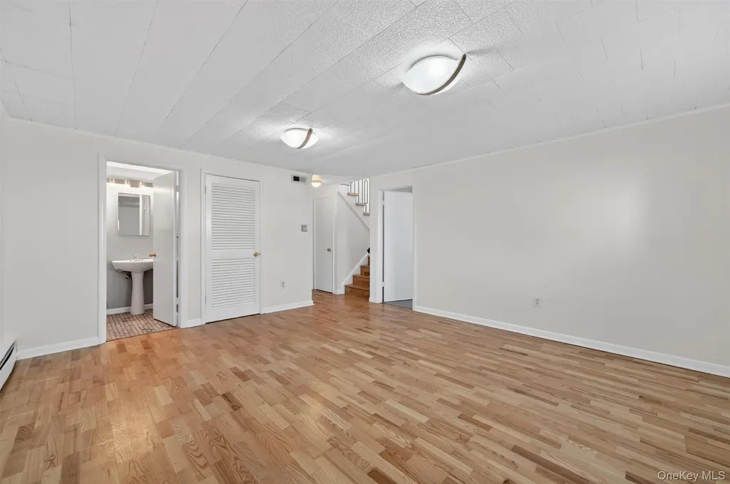 8 Puritan Lane Blooming Grove NY 10992