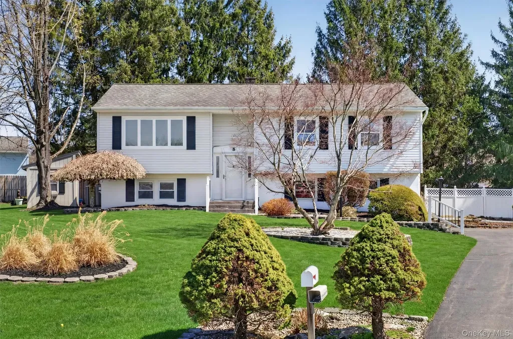 8 Puritan Lane Blooming Grove NY 10992