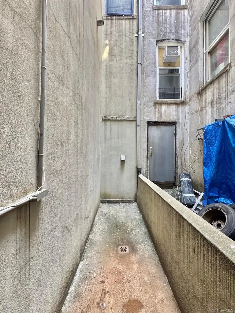 5125 6th Avenue Brooklyn NY 11220