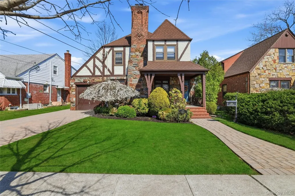 628 Concord Avenue Williston Park NY 11596