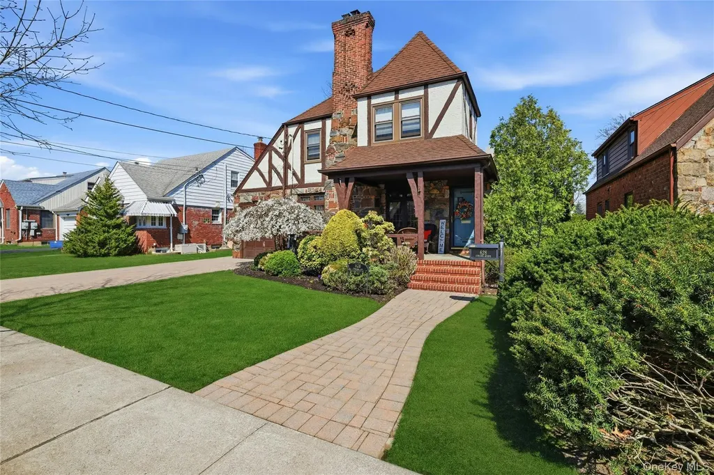 628 Concord Avenue Williston Park NY 11596