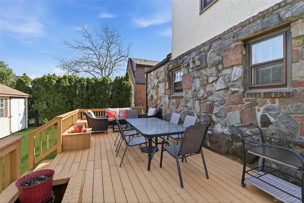 628 Concord Avenue Williston Park NY 11596