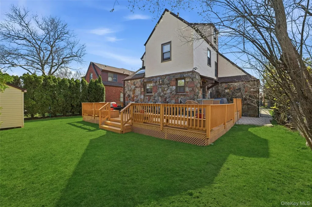 628 Concord Avenue Williston Park NY 11596