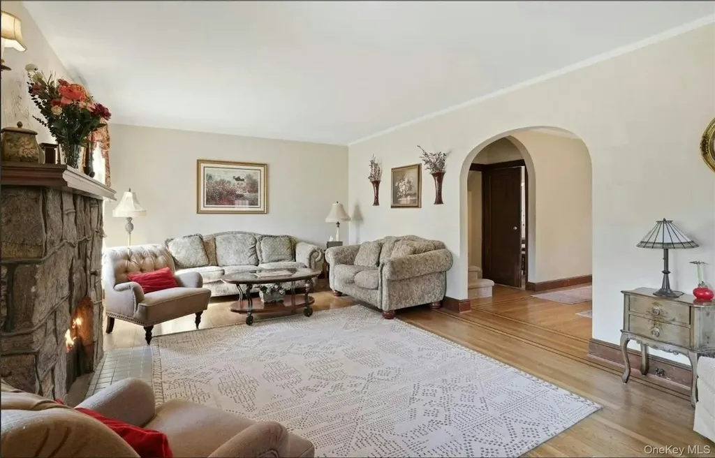 628 Concord Avenue Williston Park NY 11596