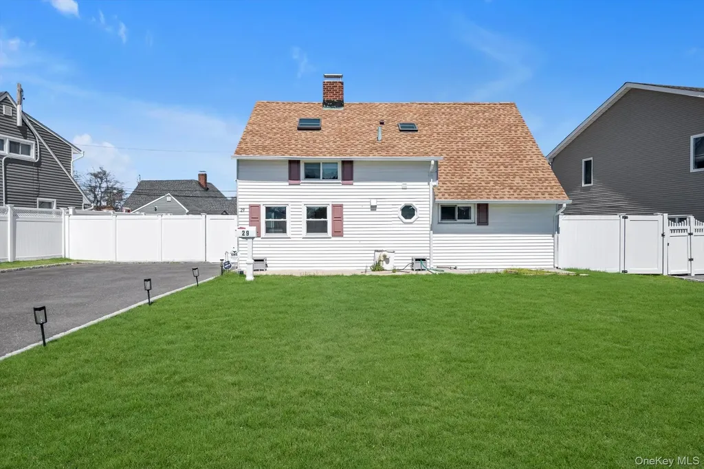 29 Cutter Lane Levittown NY 11756