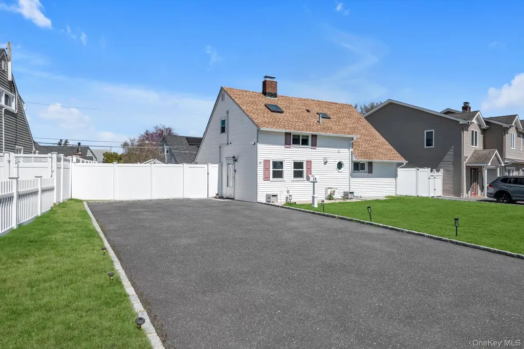 29 Cutter Lane Levittown NY 11756