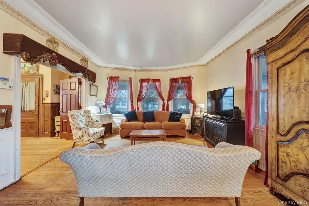 320 S Bayview Avenue Freeport NY 11520