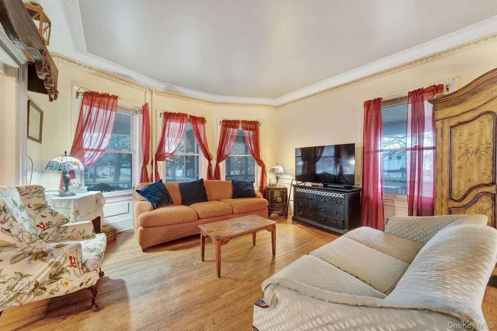 320 S Bayview Avenue Freeport NY 11520