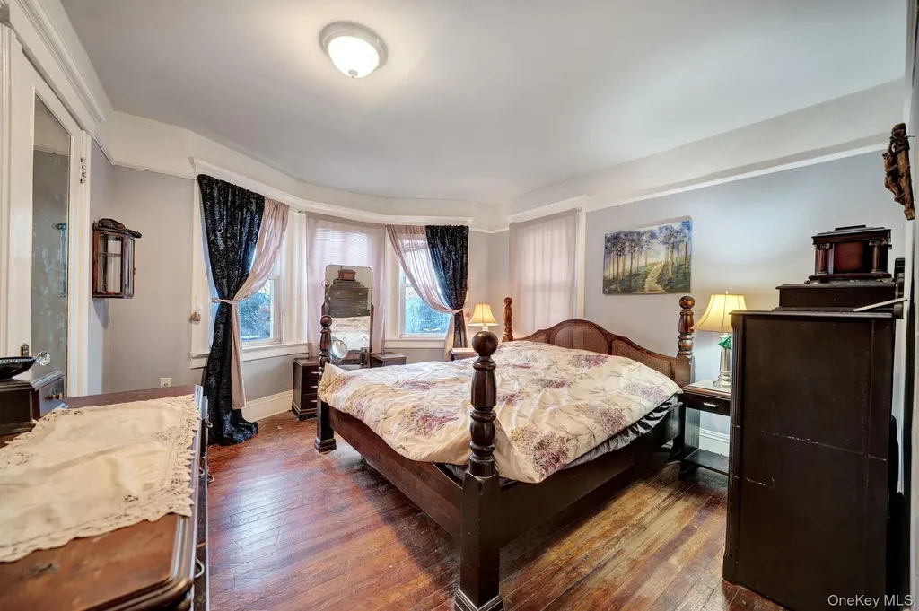 320 S Bayview Avenue Freeport NY 11520