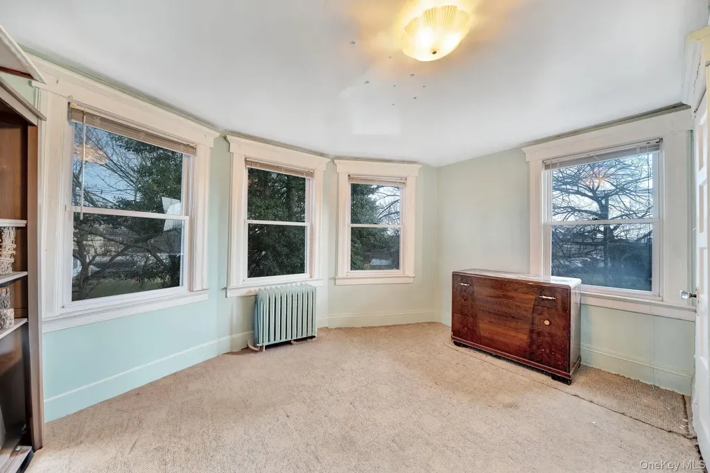 320 S Bayview Avenue Freeport NY 11520