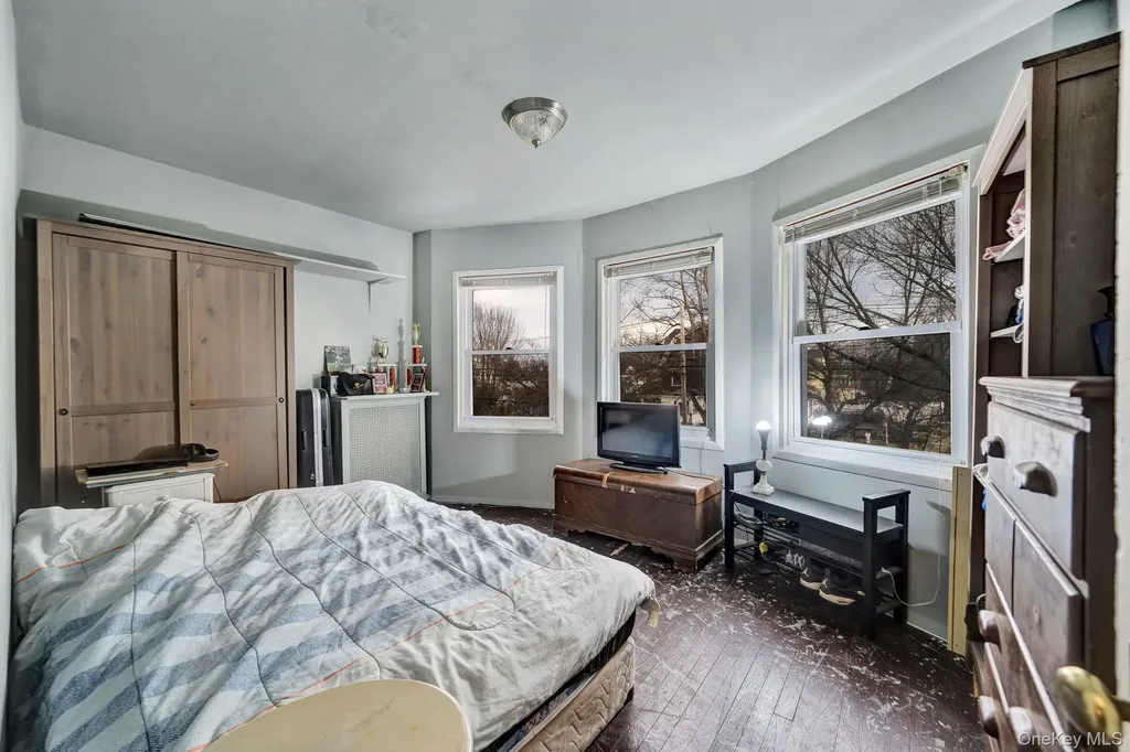 320 S Bayview Avenue Freeport NY 11520