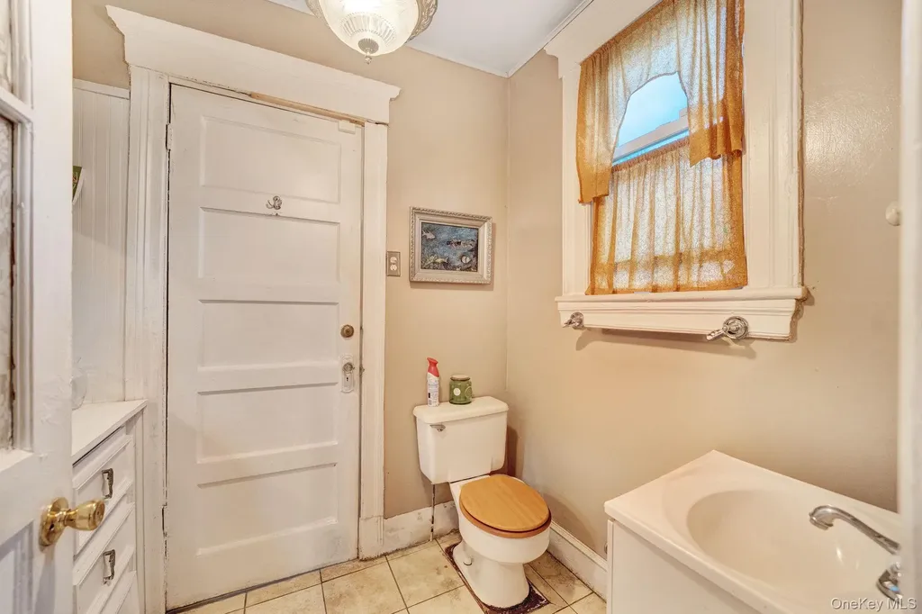 320 S Bayview Avenue Freeport NY 11520