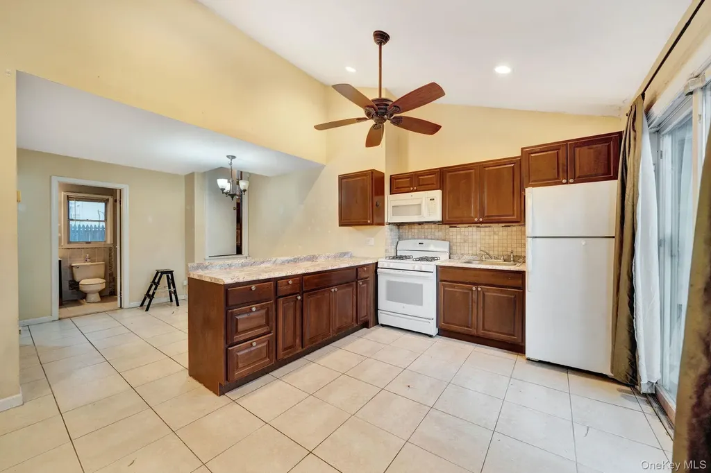 320 S Bayview Avenue Freeport NY 11520