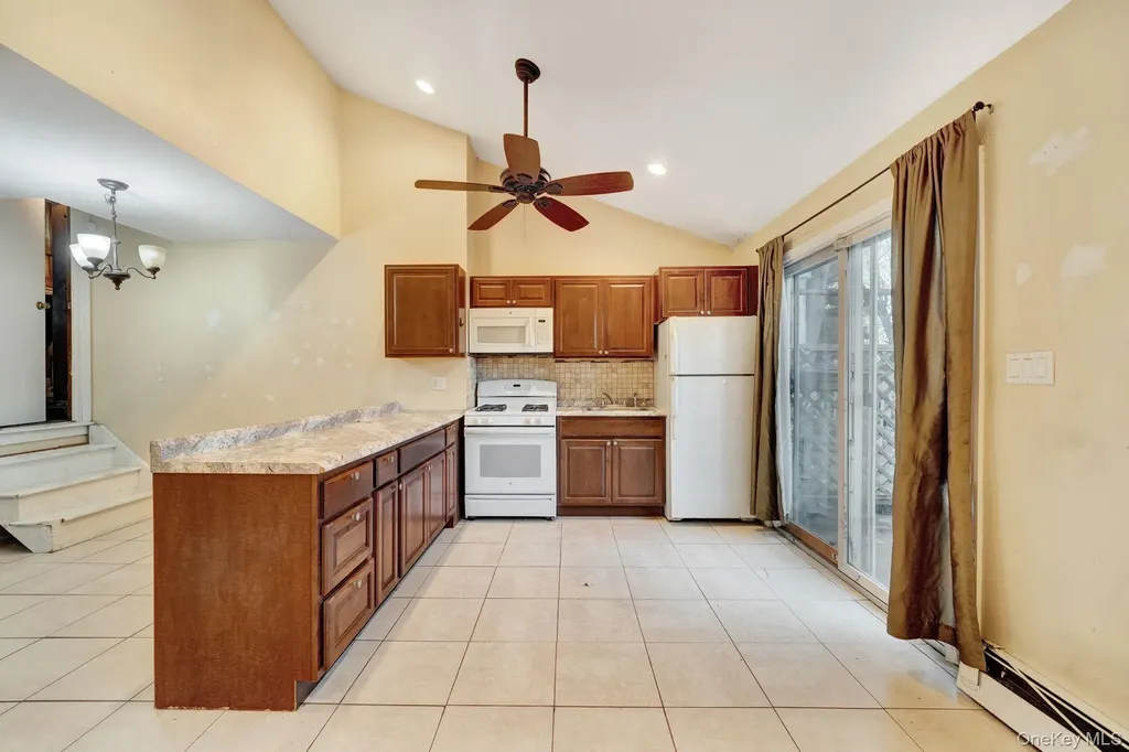 320 S Bayview Avenue Freeport NY 11520