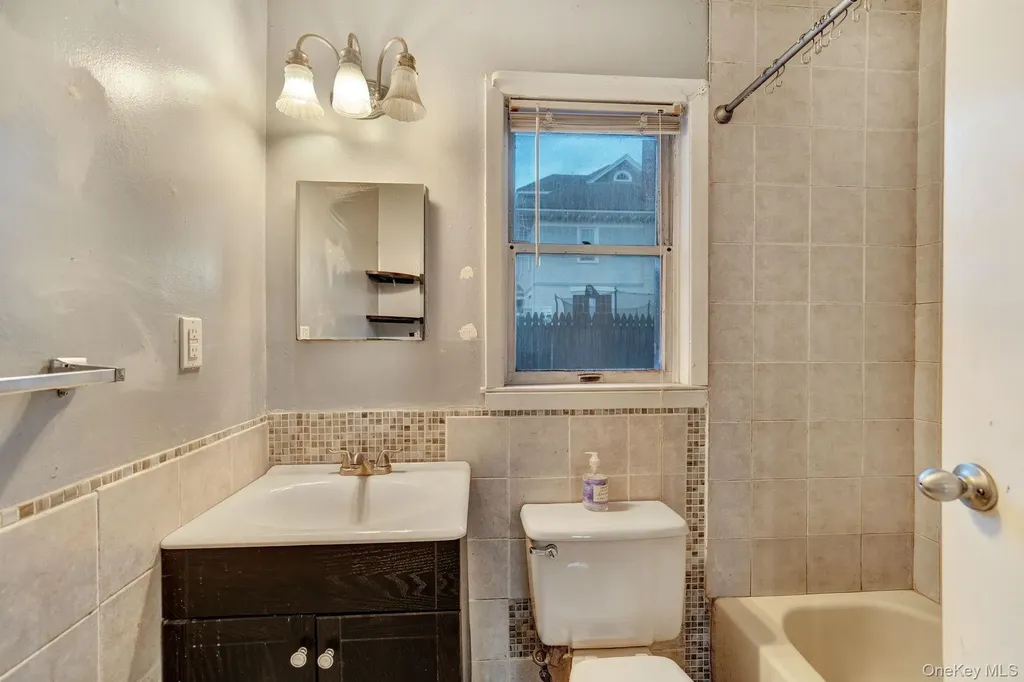 320 S Bayview Avenue Freeport NY 11520